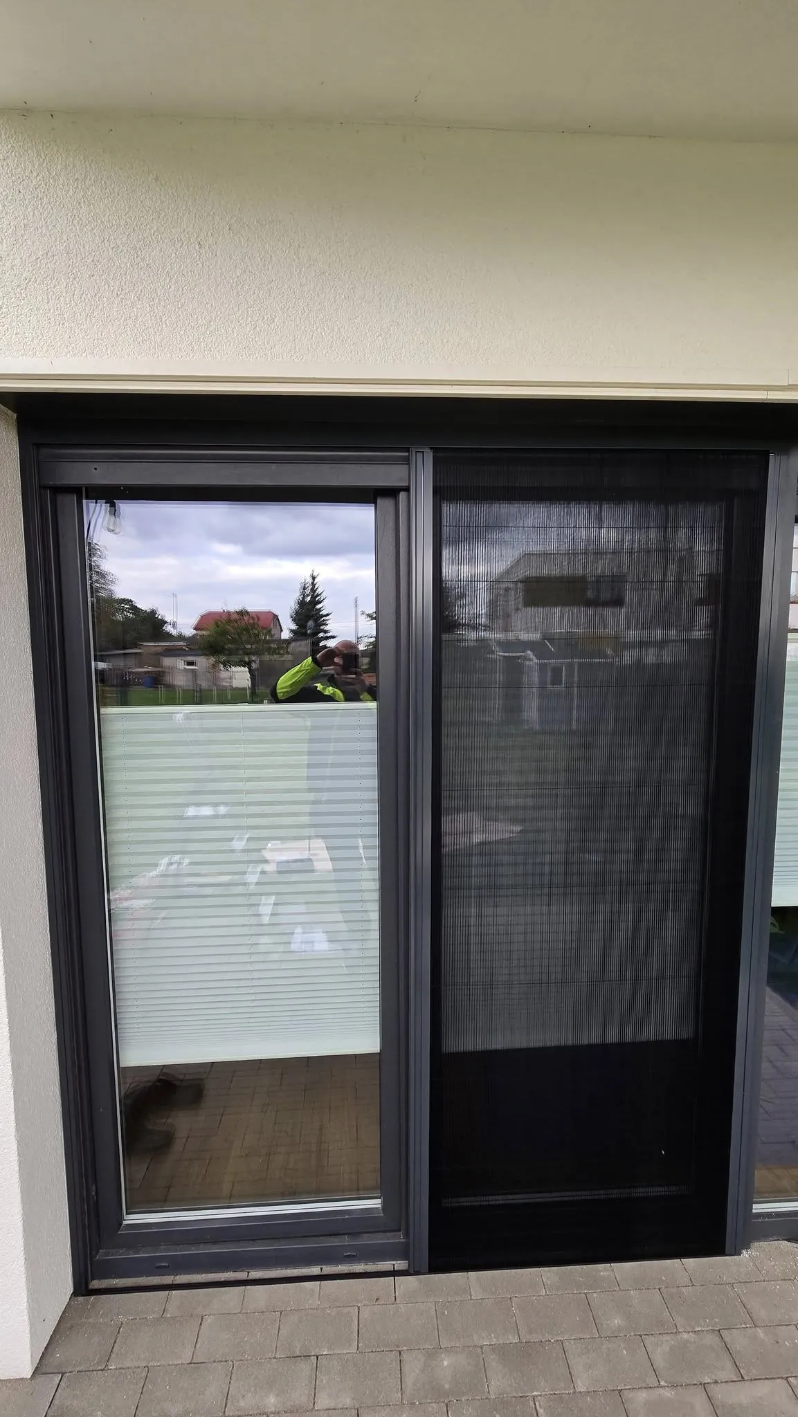 Solidna moskitiera plisowana przesuwana zamontowana w Zalasewie